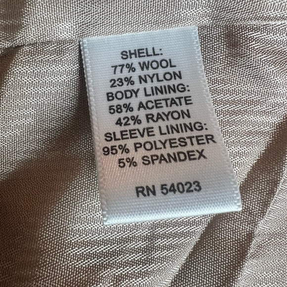 BANANA REPUBLIC Tailored Tan Wool-Blend Blazer/size 6P - Picture 13 of 13